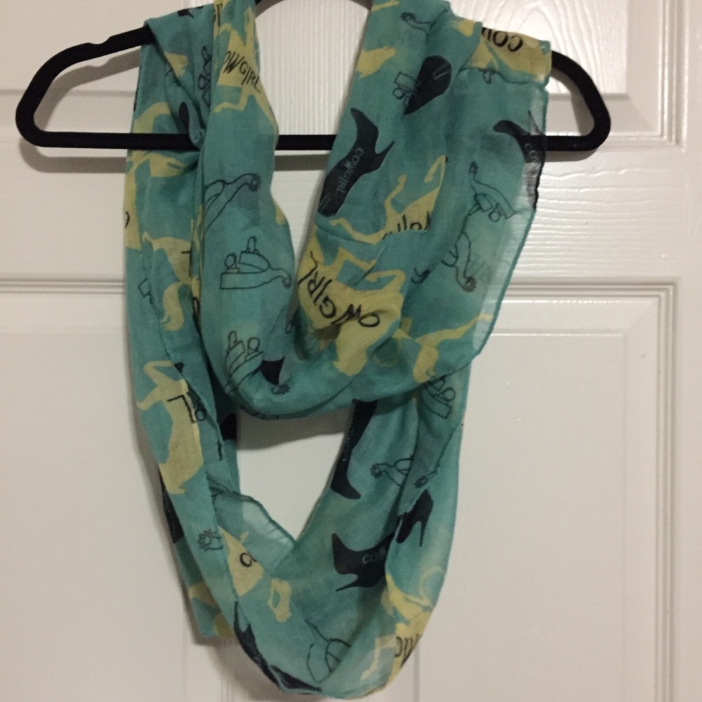 🦋 Preloved cowgirl infinity scarf